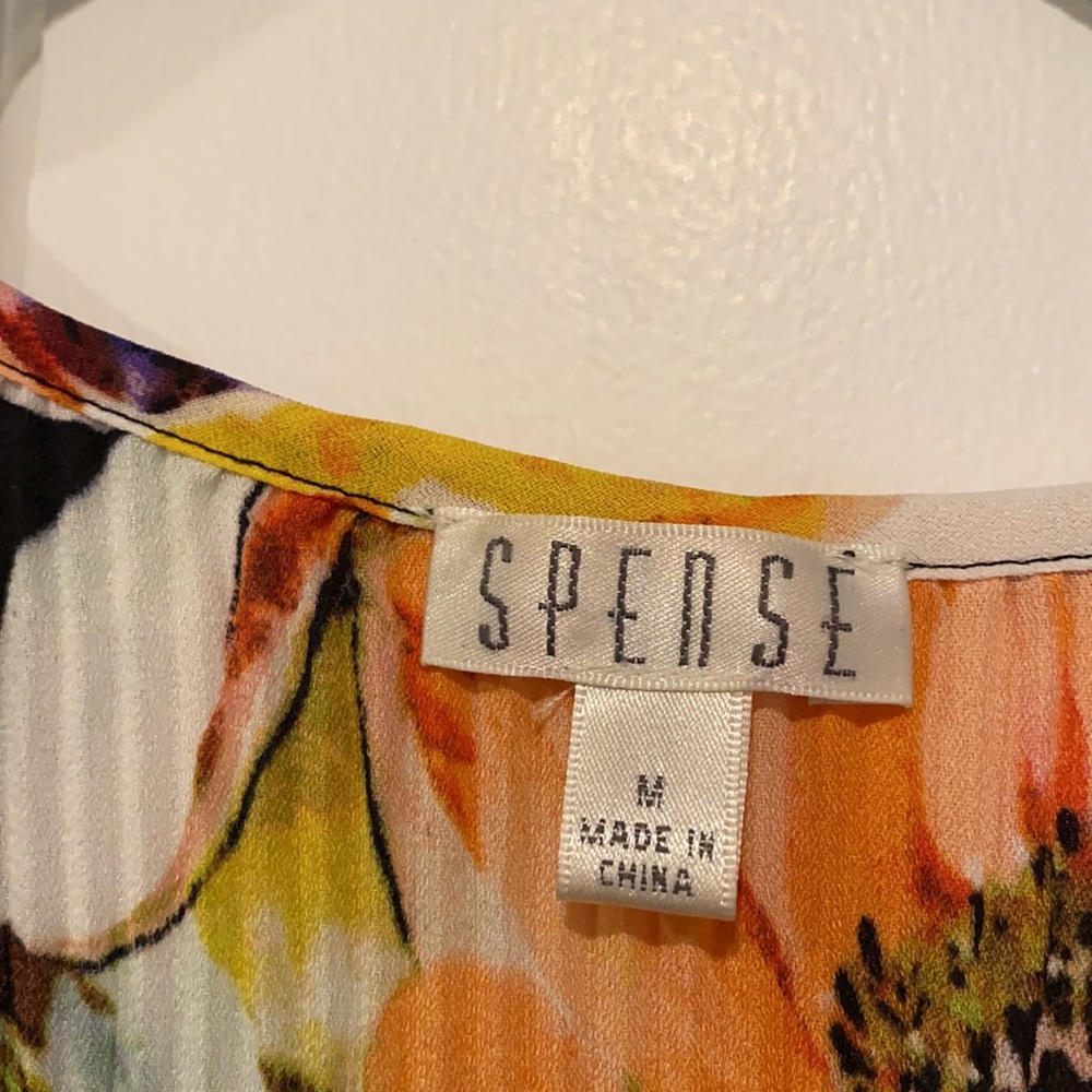 Spense Med. Floral Top with Peek a Boo Shoulders - Picture 4 of 4